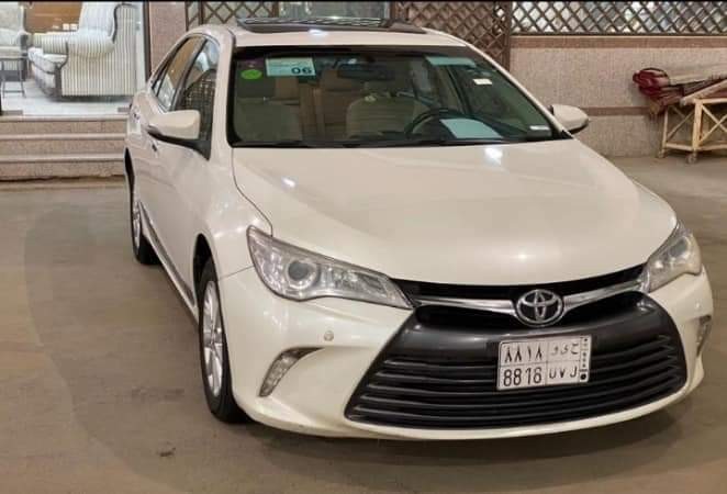 toyota-kamry-2017-llbyaa-big-0